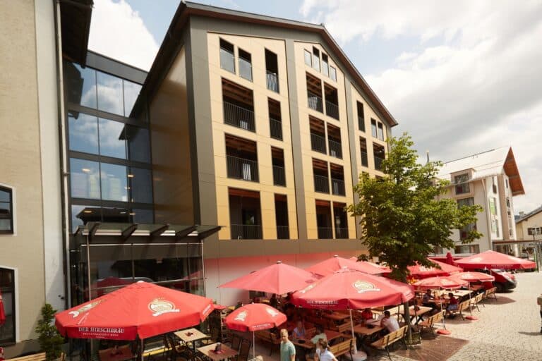 366347717 814165000712094 7370911029150793633 n 768x512