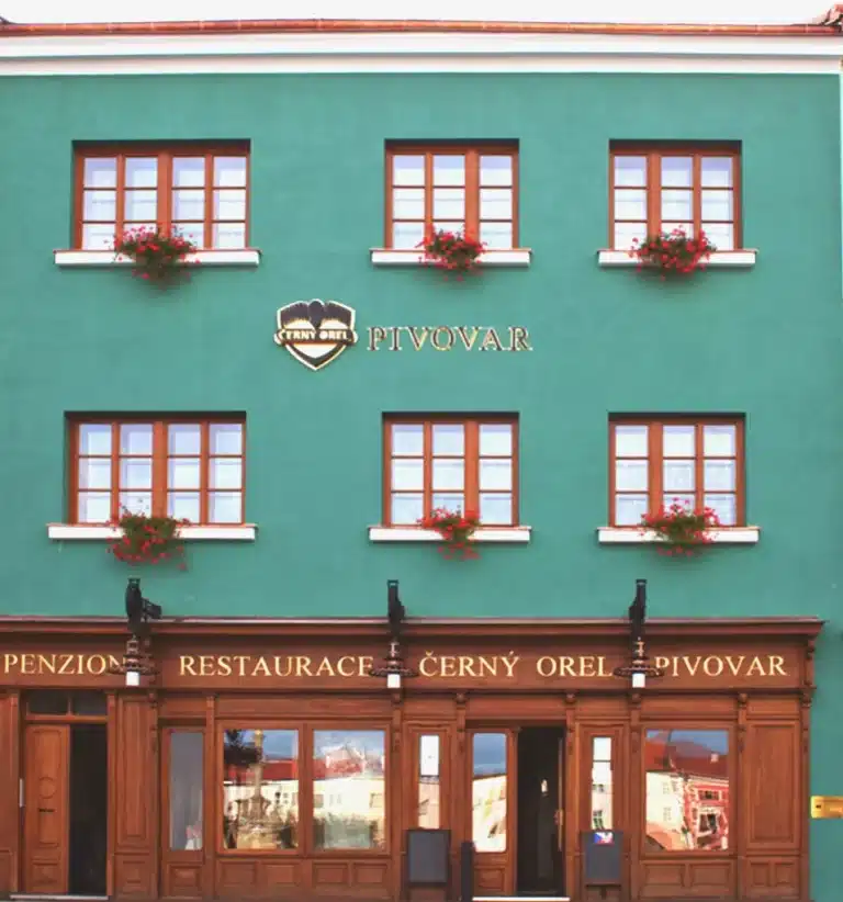 fasada cerny orel new2013edit 768x822
