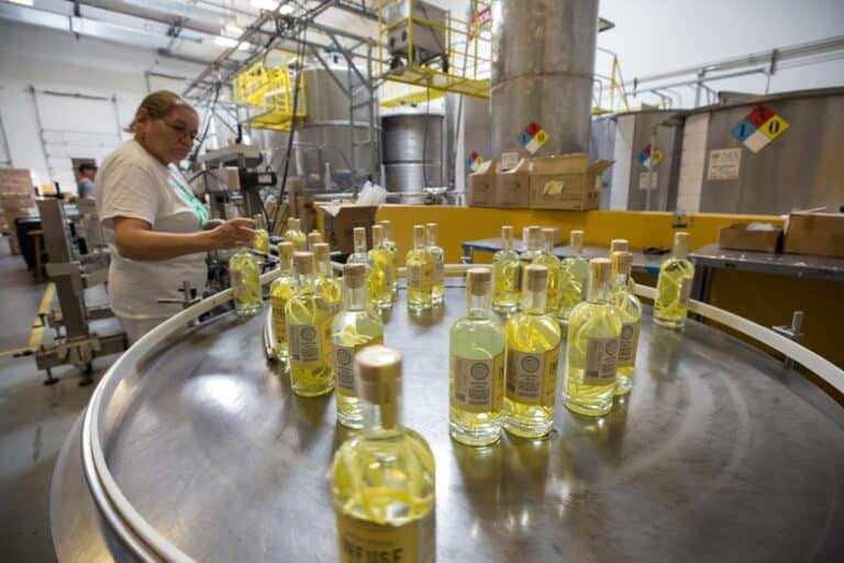 20190812 VI TequilaBottling 007 t780 768x512